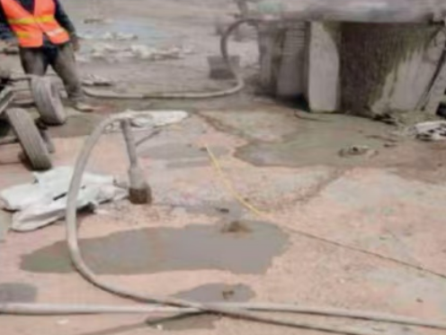 吐鲁番水泥混凝土路面板底注浆技术 路面脱空注浆整治方案