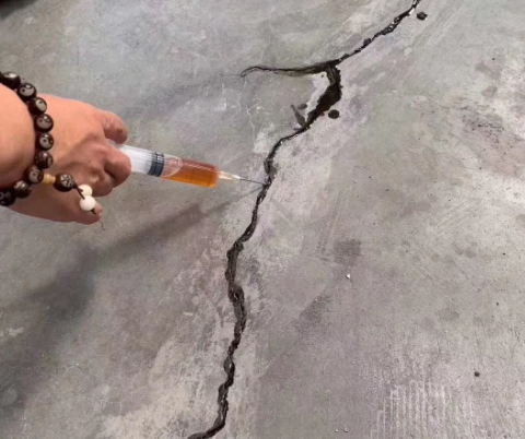 吐鲁番混凝土裂缝修补技术详解​