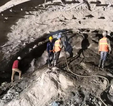 吐鲁番拱顶带模注浆料的施工流程及注意事项